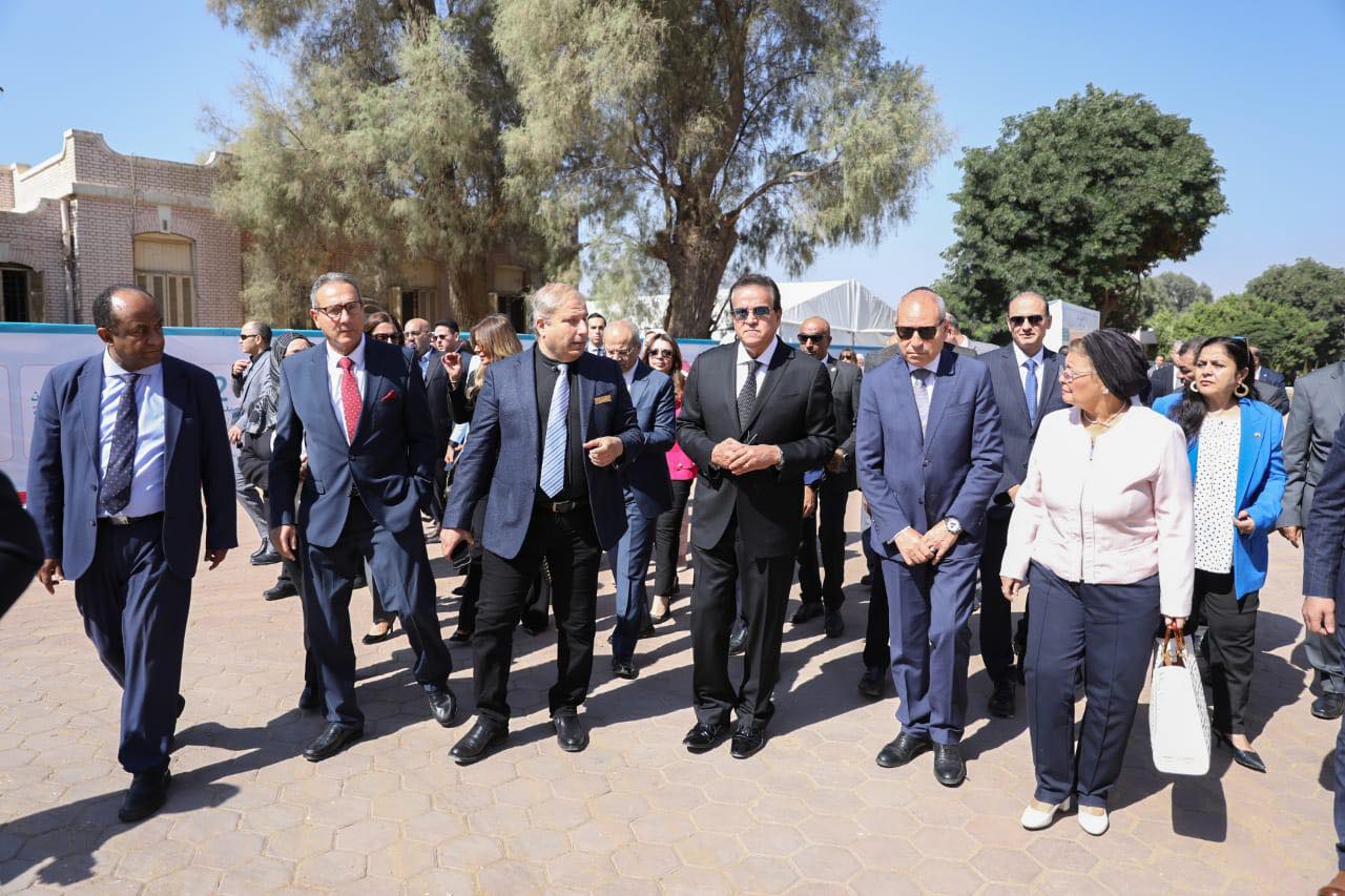 وزير الصحة ومحافظ القاهرة يفتتحان مشروع تطوير مجمع رعايات الأطفال للأمراض المعدية والوبائيات بحميات العباسية بالتعاون مع البنك الأهلي - 11 - سيناء الإخبارية