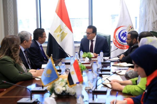 وزير الصحة يستقبل سفير جمهورية كازاخستان لبحث سبل التعاون فى القطاع الصحي - 1 - سيناء الإخبارية