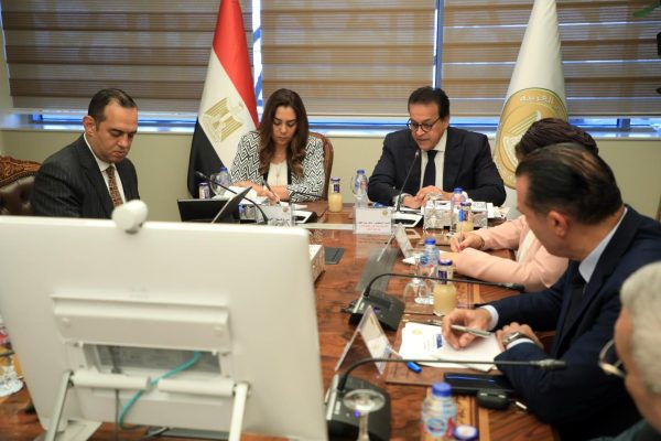وزير الصحة يناقش مناقشة خطط العمل لتنفيذ المشروع القومي للتنمية البشرية - 1 - سيناء الإخبارية