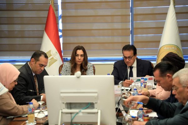 وزير الصحة يناقش مناقشة خطط العمل لتنفيذ المشروع القومي للتنمية البشرية - 7 - سيناء الإخبارية