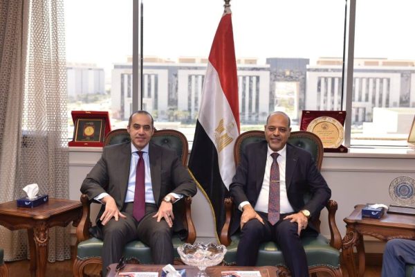 وزير العمل يؤكد على أهمية تكثيف الجهود لسرعة مناقشة مشروع قانون العمل - 1 - سيناء الإخبارية