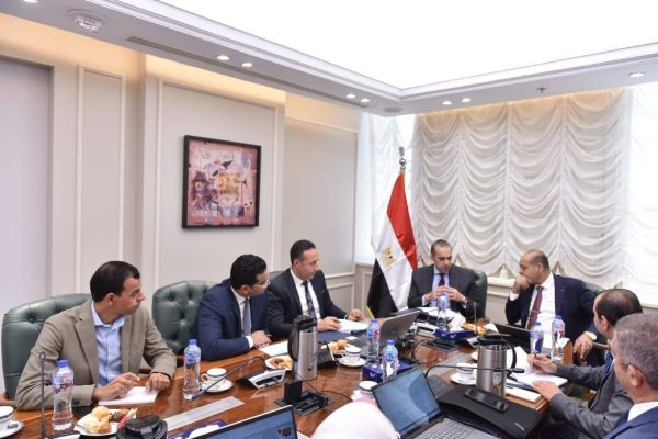 وزير العمل يؤكد على أهمية تكثيف الجهود لسرعة مناقشة مشروع قانون العمل - 3 - سيناء الإخبارية