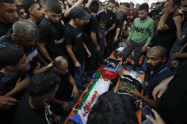 استشهاد 16 فلسطينيا وإصابة العشرات جراء غارة جوية على مقهى في مخيم طولكرم - 1 - سيناء الإخبارية