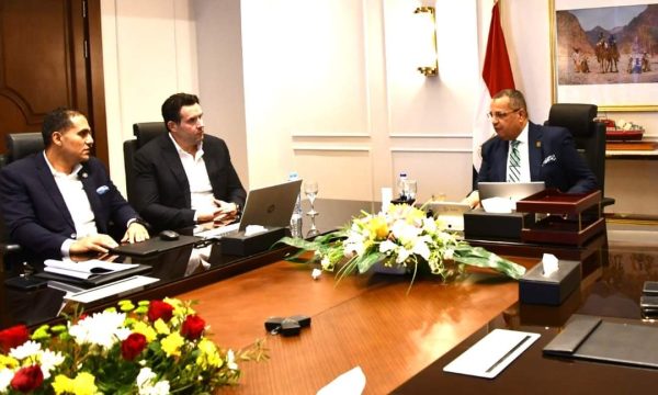 محافظ جنوب سيناء يبحث فرص استثمارية جديدة مع المستثمر الإيطالي أوجينيو برياتوني - 1 - سيناء الإخبارية