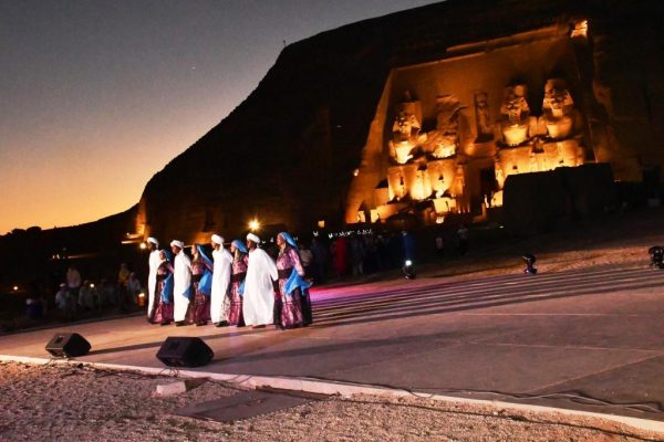 احتفالية ضخمة في أبو سمبل تجمع الفن والتاريخ بمناسبة تعامد الشمس على وجه رمسيس الثاني - 1 - سيناء الإخبارية