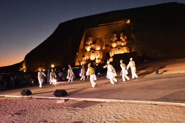 احتفالية ضخمة في أبو سمبل تجمع الفن والتاريخ بمناسبة تعامد الشمس على وجه رمسيس الثاني - 3 - سيناء الإخبارية