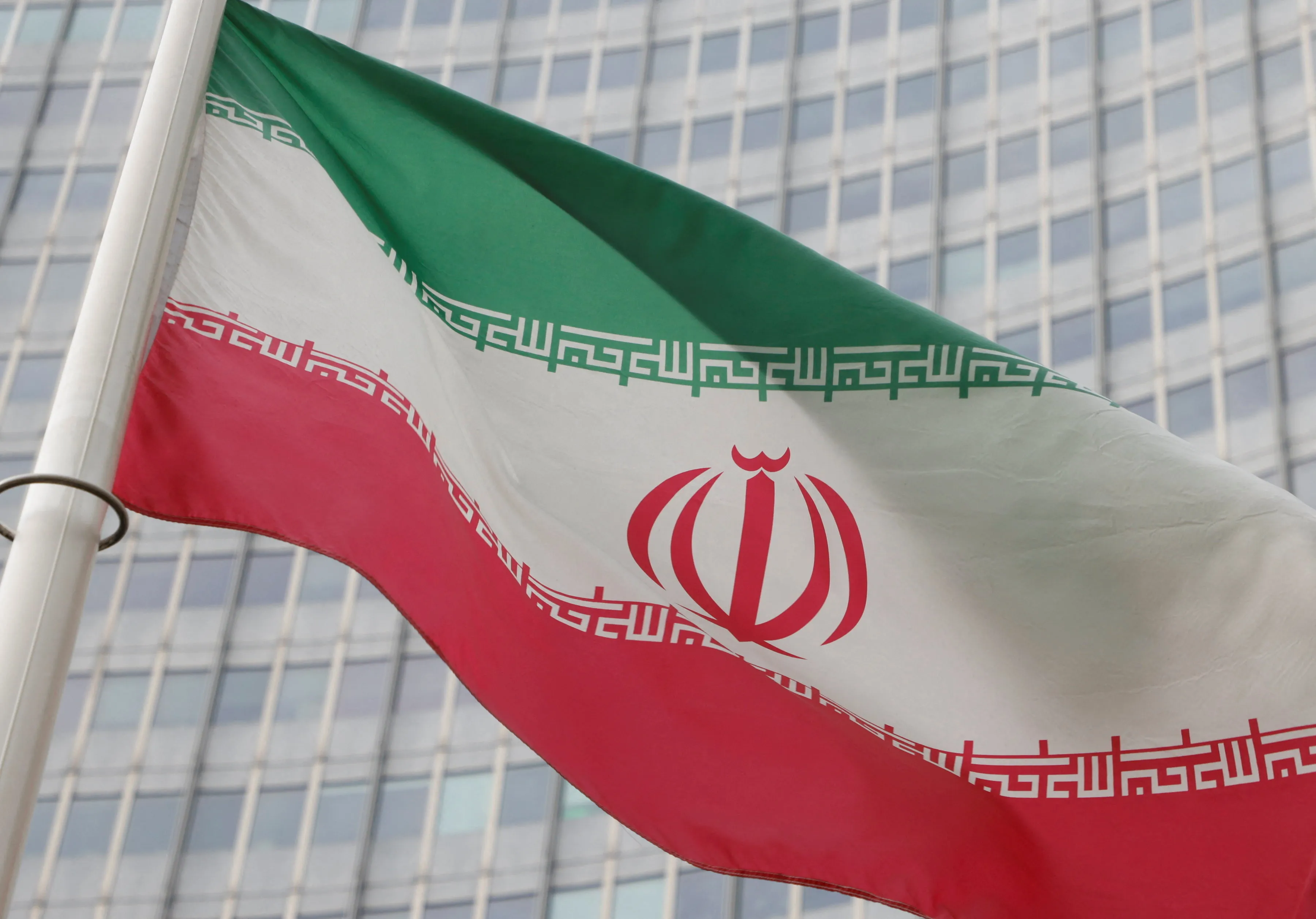 الحكومة العراقية بين مطرقة الفصائل وسندان المجتمع الدولي.. 20 فصيلاً يلوحون باستهداف القواعد الأمريكية حال استهداف إيران - 5 - سيناء الإخبارية