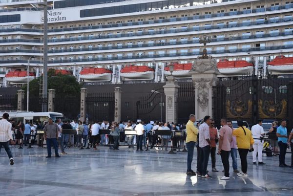 مدينة بورسعيد تستقبل السفينة الهولندية الفاخرة "NIEUW STATENDAM" من أجل تعزيز السياحة - 1 - سيناء الإخبارية