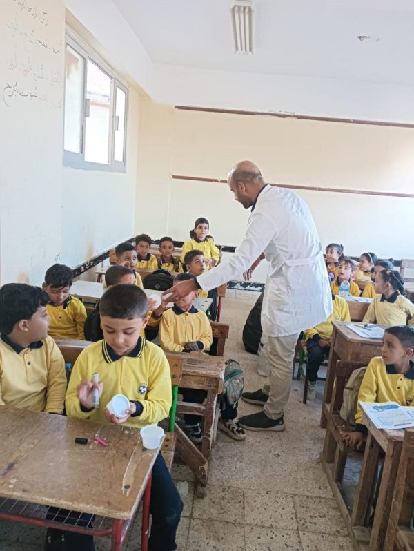 الصحة تطلق حملات وقائية للفحص والكشف المبكر وعلاج أمراض البلهارسيا والطفيليات المعوية لطلاب المدارس بالمناطق الريفية - 3 - سيناء الإخبارية