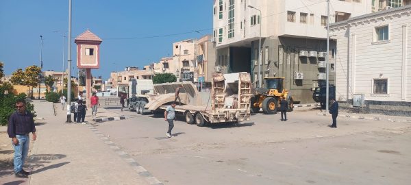بعد عدة سنوات من الإغلاق..رفع السواتر الخراسانية من ميدان الساعة بالعريش - 3 - سيناء الإخبارية