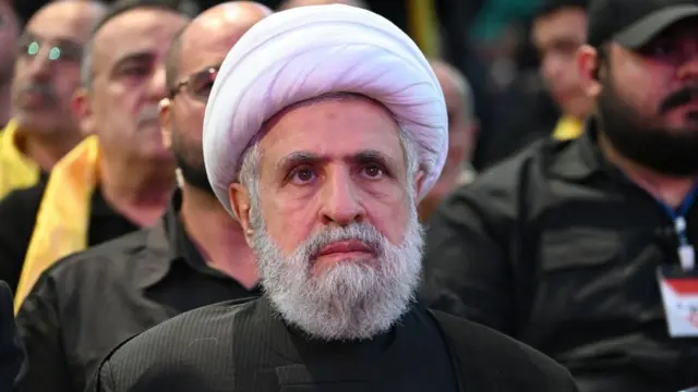 توجهت الأنظار نحو القائد الجديد الذي سيخلف الأمين العام لحزب الله.. فمن هو نعيم قاسم الأمين العام للحزب - 1 - سيناء الإخبارية