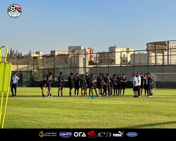 توجيهات مستمرة من ميكالى ومعاونيه.. منتخب الشباب مواليد 2005 يتدرب على فترتين صباحا ومساء - 1 - سيناء الإخبارية