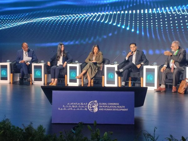 جلسة حوارية في المؤتمر العالمي للسكان والصحة حول تعزيز التنمية البشرية من خلال الابتكار والذكاء الاصطناعي - 3 - سيناء الإخبارية