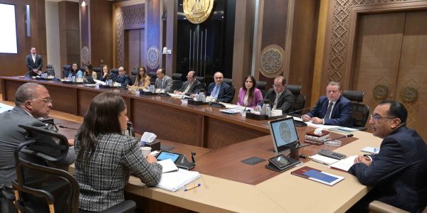 مصطفى مدبولي يترأس اجتماعًا طارئًا لمواجهة التحديات الاقتصادية في ظل التوترات الإقليمية - 3 - سيناء الإخبارية