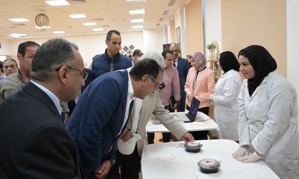 رئيس الوزراء يتفقد جامعة طيبة التكنولوجية بالأقصر ويشيد بدمج التعليم الأكاديمي والتطبيقي - 3 - سيناء الإخبارية