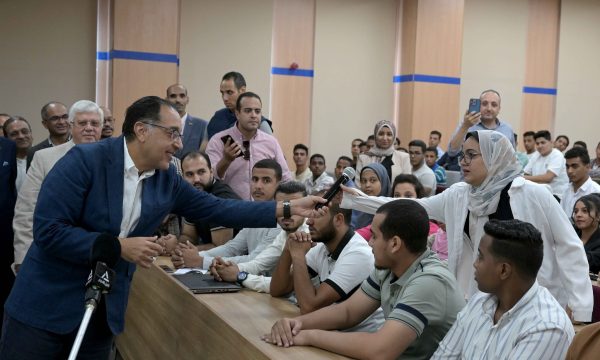 رئيس الوزراء يتفقد جامعة طيبة التكنولوجية بالأقصر ويشيد بدمج التعليم الأكاديمي والتطبيقي - 7 - سيناء الإخبارية