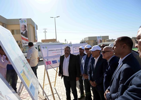 رئيس الوزراء يتفقد محطة مياه الشرب الجديدة بقرية الهنادي في الأقصر بطاقة 380 ألف متر مكعب يومياً - 3 - سيناء الإخبارية
