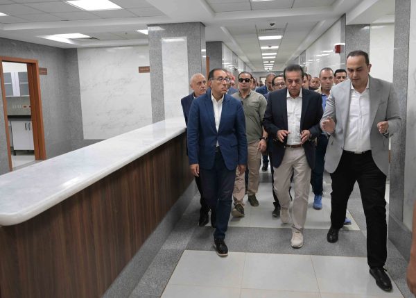 مصطفى مدبولي يتفقد تقديم مجمع الأقصر الطبي الخدمات الصحية لـ1.5 مليون مواطن في الأقصر - 1 - سيناء الإخبارية