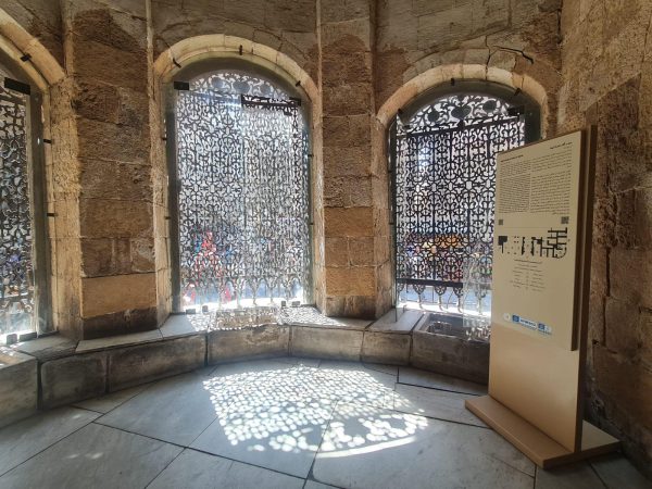 شارع المعز لدين الله الفاطمي يستقبل زواره بلوحات معلوماتية جديدة تكشف أسراره - 11 - سيناء الإخبارية