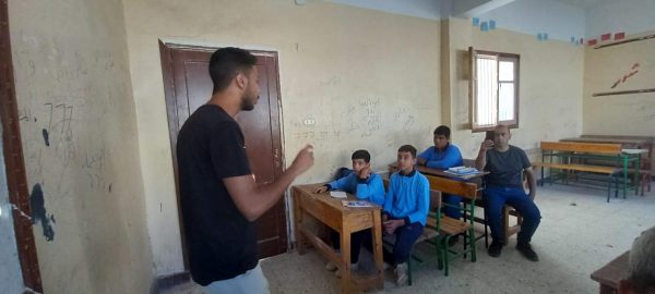 حملة توعية بمخاطر التدخين في مدارس شمال سيناء تحت شعار سيجارة واحدة تسبب الإدمان - 1 - سيناء الإخبارية