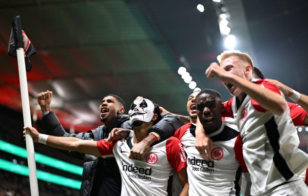 عمر مرموش تقود فرانكفورت للفوز على مونشنجلادباخ في كأس ألمانيا.. واحتفال غريب يسرق الأضواء - 3 - سيناء الإخبارية