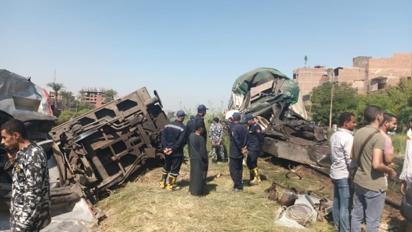 الحزن يخيم على قرية كفر طحا في القليوبية بعد مصرع شاب في حادث قطاري المنيا ووزير النقل يقدم العزاء - 1 - سيناء الإخبارية