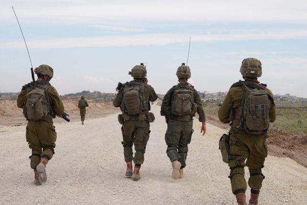 جيش الاحتلال ينقل الفرقة 162 المدرعة من رفح إلى جباليا واستشهاد 19 فلسطينيًا في دير البلح - 1 - سيناء الإخبارية