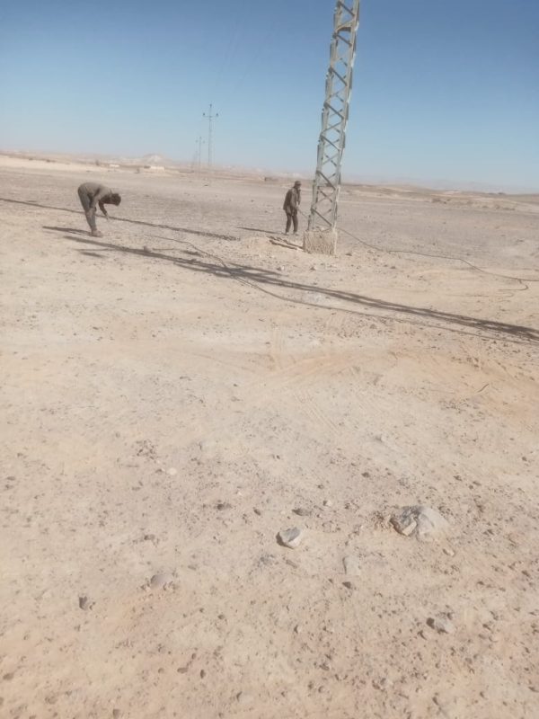 الكهرباء تصل تجمع الدغاجنة لأول مرة وسط احتفالات الأهالي ومحافظ شمال سيناء يشيد بفريق العمل - 3 - سيناء الإخبارية