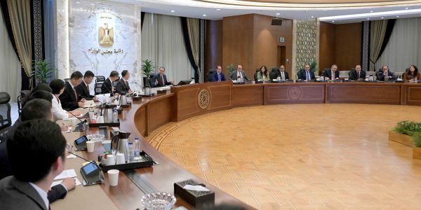 مدبولي يؤكد على تطلعه لزيادة استثمارات الشركات الصينية في المنطقة الاقتصادية لقناة السويس - 5 - سيناء الإخبارية