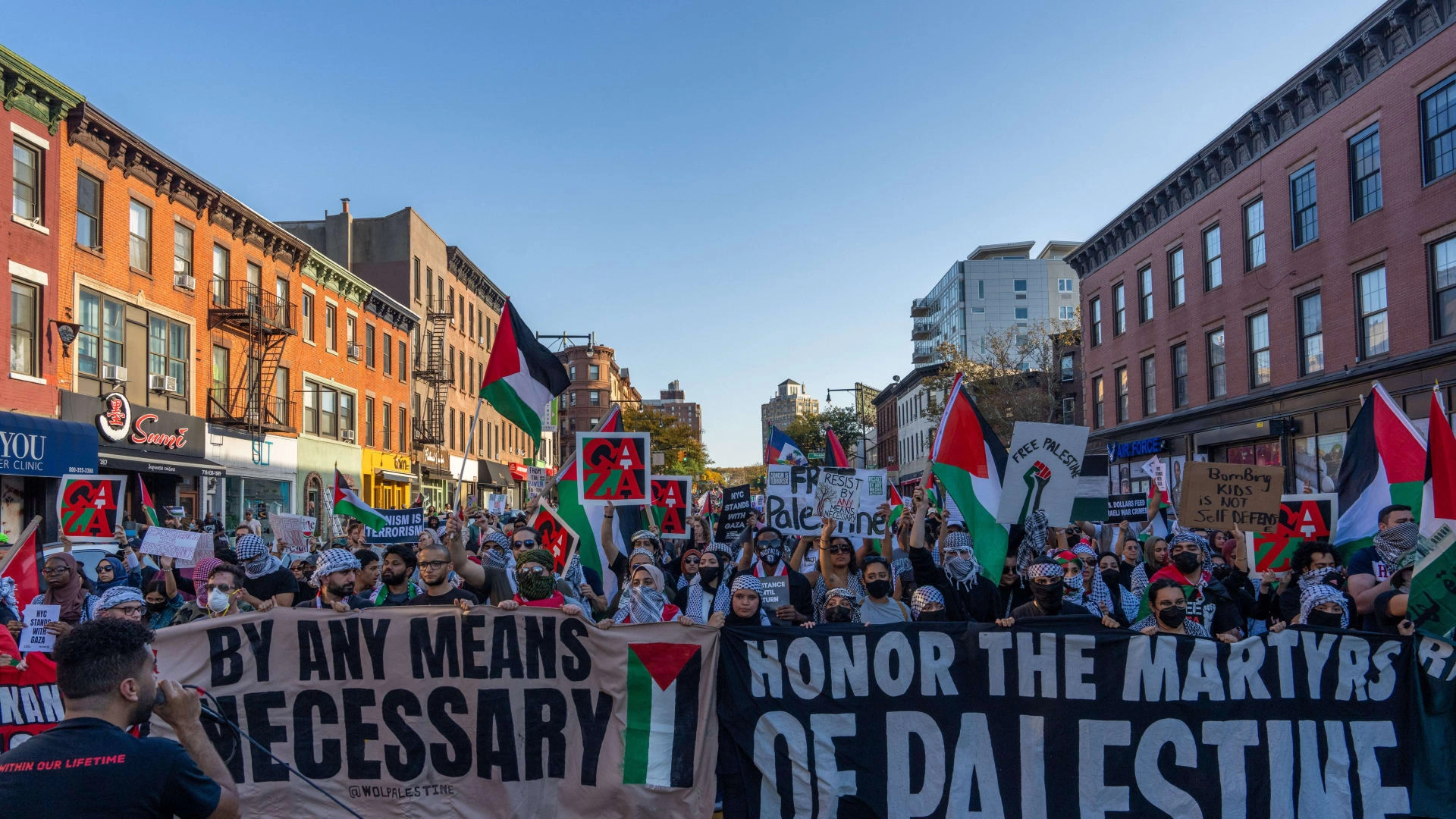 الشرطة الأمريكية تعتقل أكثر من 200 متظاهر مؤيد للفلسطينيين أمام بورصة نيويورك - 1 - سيناء الإخبارية