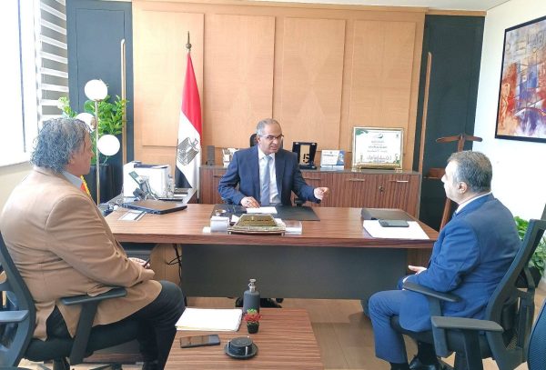 نائب وزير الإسكان يؤكد على دعم الوزارة الكامل لشركات مياه الشرب والصرف الصحي - 1 - سيناء الإخبارية