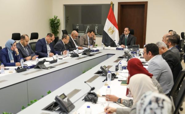 نائب وزير الصحة يعقد اجتماعًا لمتابعة مستجدات العمل بمنظومة سلاسل الإمدادات الدوائية والمستلزمات والأجهزة الطبية - 5 - سيناء الإخبارية