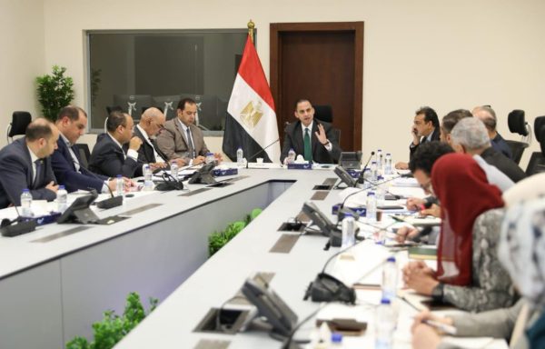 نائب وزير الصحة يعقد اجتماعًا لمتابعة مستجدات العمل بمنظومة سلاسل الإمدادات الدوائية والمستلزمات والأجهزة الطبية - 7 - سيناء الإخبارية