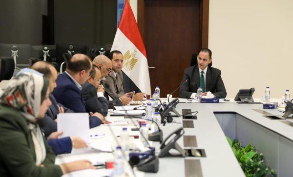 نائب وزير الصحة يعقد اجتماعًا لمتابعة مستجدات العمل بمنظومة سلاسل الإمدادات الدوائية والمستلزمات والأجهزة الطبية - 9 - سيناء الإخبارية
