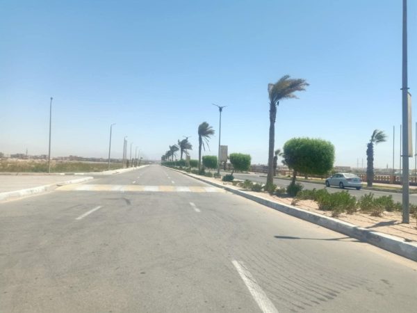 نشاط رياح غير محملة بالرمال داخل المساكن ومحملة بالرمال داخل الظهير الصحراوي بمدن جنوب سيناء - 3 - سيناء الإخبارية