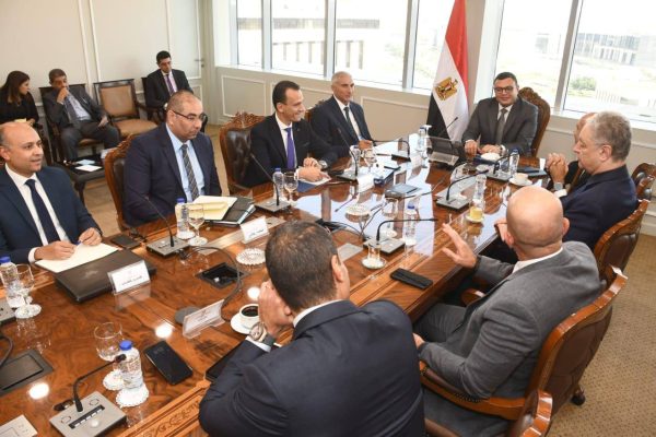 وزير الإسكان يؤكد على ضرورة الالتزام بالجداول الزمنية للتسليم الابتدائي لأبراج العاصمة الإدارية الجديدة - 1 - سيناء الإخبارية