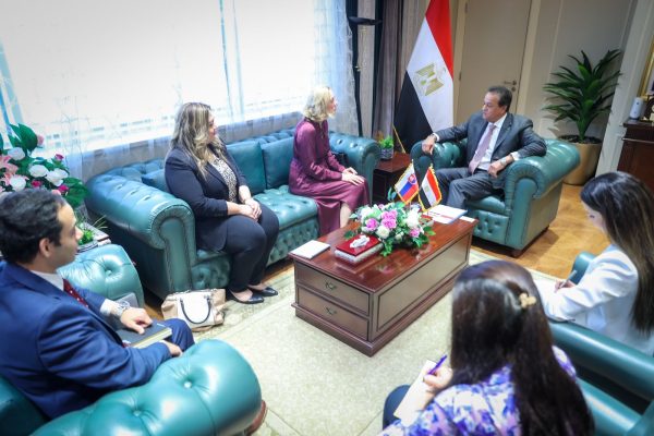 وزير الصحة والسكان يستقبل سفيرة دولة سلوفاكيا لبحث سبل التعاون - 1 - سيناء الإخبارية