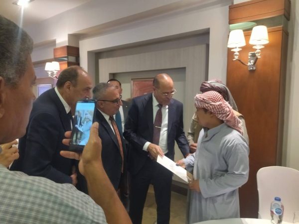 وزير العمل يزور جنوب سيناء ويسلم أبناء المحافظة 195 عقد عمل من بينهم 45 لذوي الهمم - 1 - سيناء الإخبارية