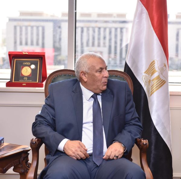 وزير العمل يستقبل محافظ الوادي الجديد لتفعيل التعاون في الملفات المُشتركة - 1 - سيناء الإخبارية