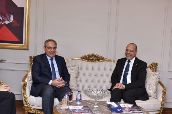 وزير العمل يلتقى السفير علاء حجازي قبل استلام مهامه كمندوب دائم لمصر لدى الأمم المتحدة في جنيف - 1 - سيناء الإخبارية