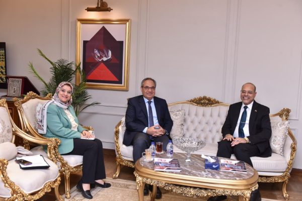 وزير العمل يلتقى السفير علاء حجازي قبل استلام مهامه كمندوب دائم لمصر لدى الأمم المتحدة في جنيف - 3 - سيناء الإخبارية