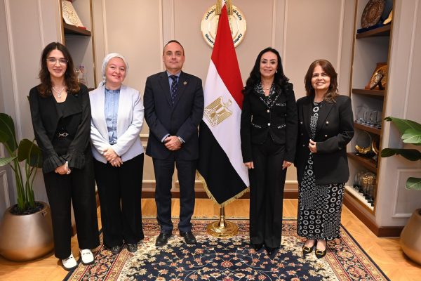 وزيرة التضامن الاجتماعي تبحث التوسع في خطط وبرامج العمل خلال الفترة المقبلة - 3 - سيناء الإخبارية