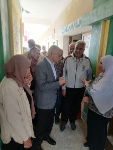 محافظ شمال سيناء يزور مدرسة قبر عمير ويشيد بانضباط العملية التعليمية - 3 - سيناء الإخبارية