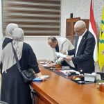 محافظ شمال سيناء يلتقي بالمواطنين في مكتبه ليلاً بعد عودته من القاهرة - 3 - سيناء الإخبارية