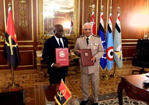 وزير الدفاع يستقبل نظيره الأنجولي يعززان التعاون العسكري ويوقعان اتفاقية شراكة في مجالات الدفاع والتقنيات - 9 - سيناء الإخبارية