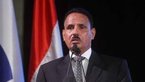 إبراهيم رفيع : تحسين خدمات النقل ودعم البنية التحتية الصناعية واللوجستية لسيناء - 3 - سيناء الإخبارية