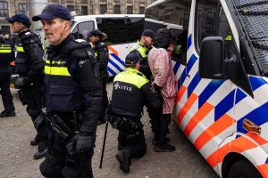 السلطات الهولندية: اعتقال 62 شخصًا في أحداث شغب مباراة مكابي تل أبيب وأياكس أمستردام - 1 - سيناء الإخبارية