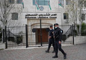 الرئيس محمود عباس يصدر إعلانًا دستوريًا لتحديد آلية انتقال السلطة في فلسطين - 3 - سيناء الإخبارية