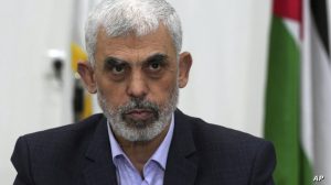 بالرغم من اقتراب قوات الاحتلال من مكان السنوار أكثر من 5 مرات لكنه أصر على المشاركة فى الاشتباكات - 1 - سيناء الإخبارية