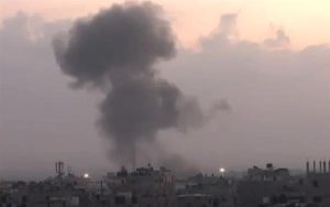 تصاعد أعمدة الدخان في مدينة " يفني " القريبة من أسدود بجنوب تل أبيب - 3 - سيناء الإخبارية